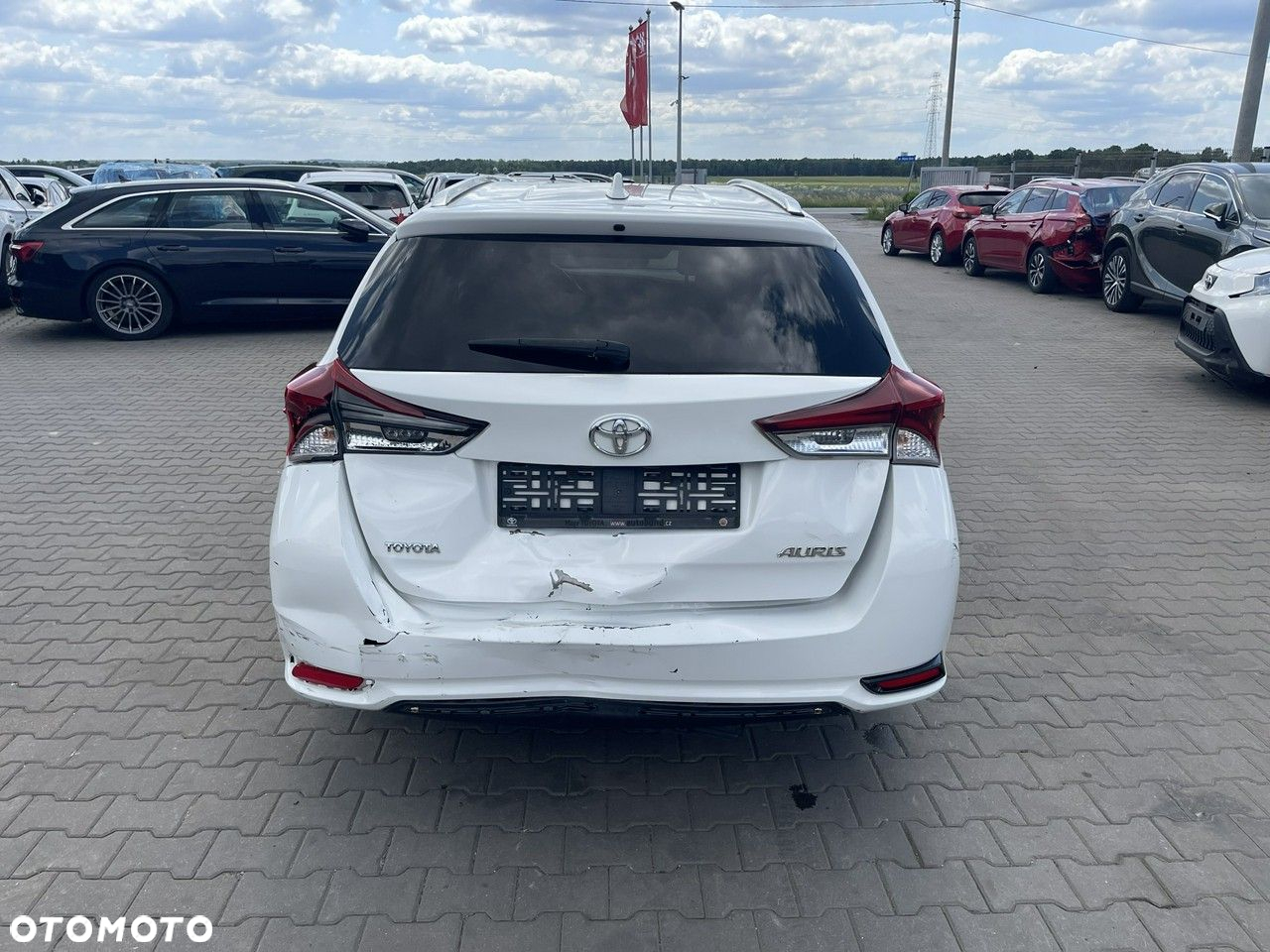 Toyota Auris 1.6 Valvematic Touring Sports Life Plus - 3