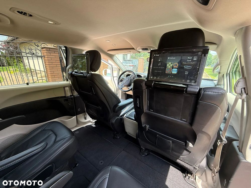 Chrysler Pacifica - 25