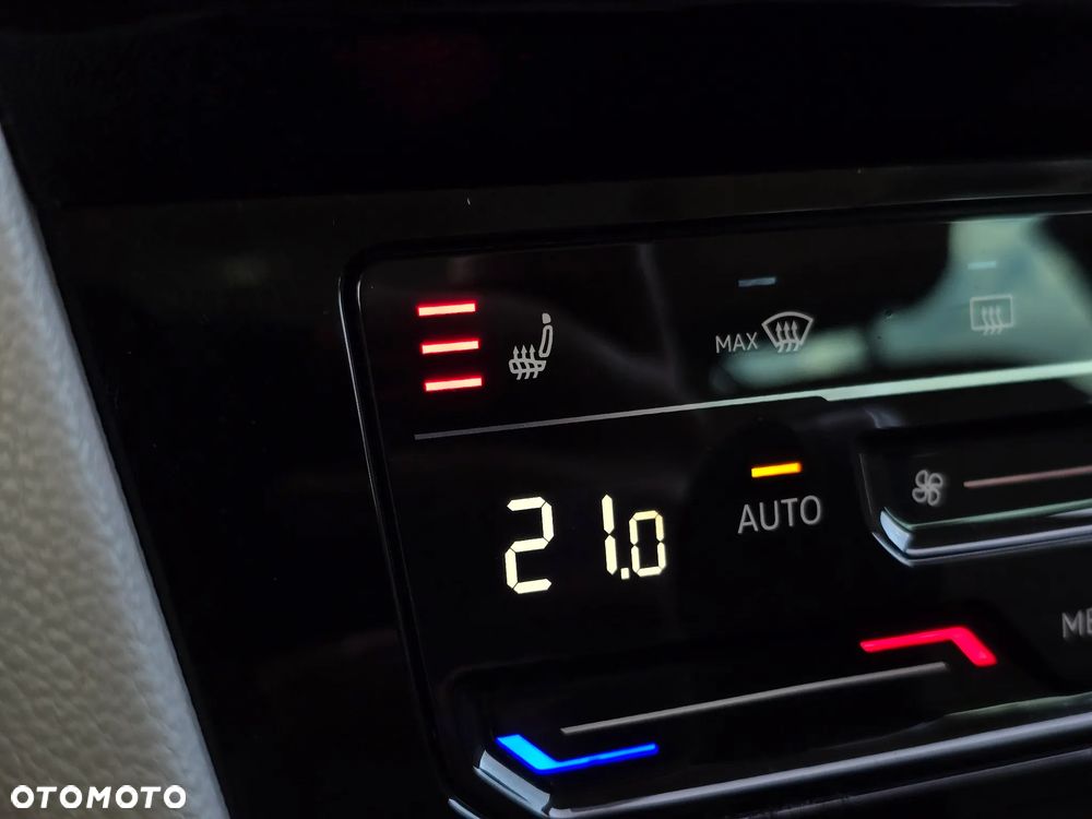 Volkswagen Passat Variant 2.0 TDI EVO Elegance DSG - 32