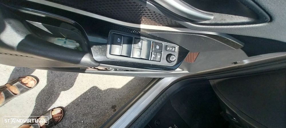 Toyota C-HR 1.8 HSD Exclusive+P.Luxury - 26