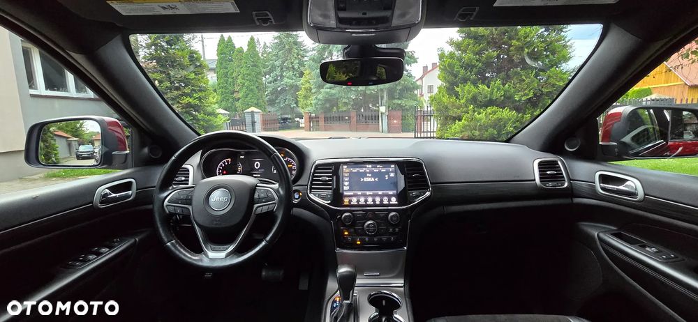 Jeep Grand Cherokee - 17