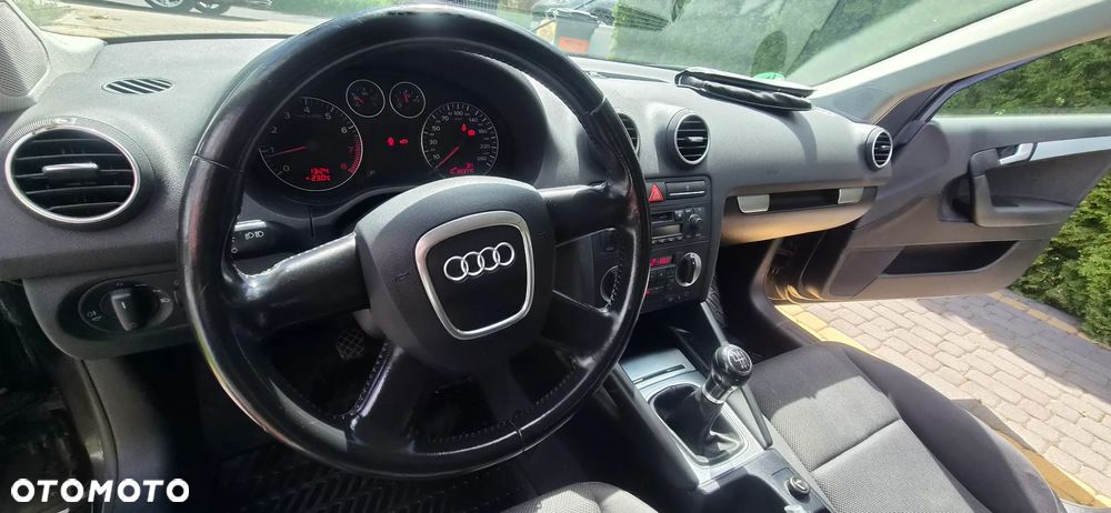 Audi A3 Sportback 1.6 FSI Ambiente - 12