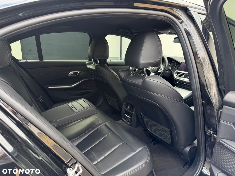 BMW Seria 3 320d M Sport - 21