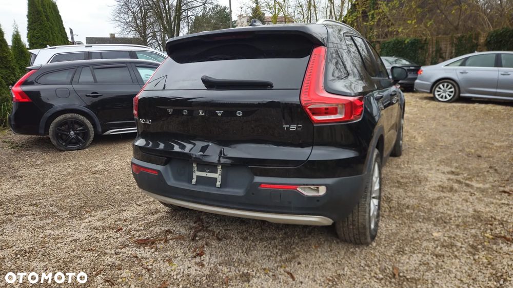 Volvo XC 40 T5 AWD Momentum - 1