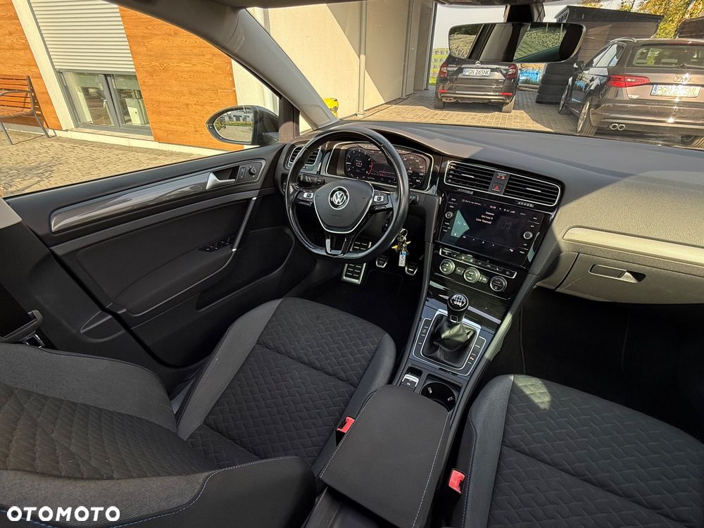 Volkswagen Golf 1.5 TSI OPF R-Line - 30