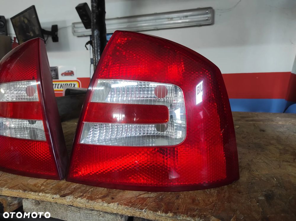 SKODA OCTAVIA 2 1Z5 HB HATCHBACK PRZEDLIFT LAMPA LAMPY LEWA PRAWA TYLNA LEWY PRAWY TYŁ  ORYGINALNA CAŁA WYSYŁKA !!!!! - 3
