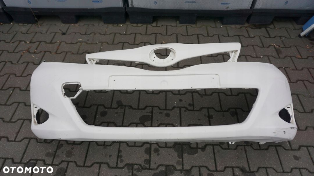ZDERZAK PRZÓD PRZEDNI TOYOTA YARIS III BIAŁY 12-15 rok PRZED LIFT - 1