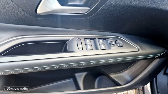 Peugeot 3008 1.6 Hybrid Allure Pack e-EAT8 - 15