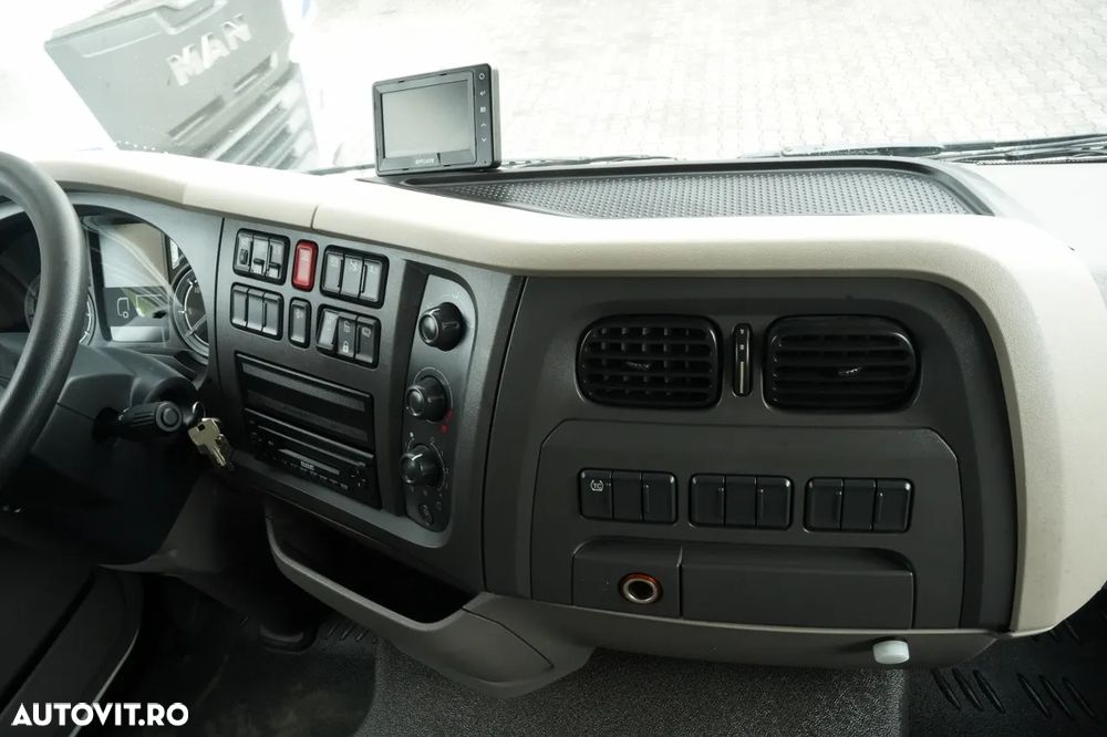 DAF LF 260 / 4X2 / LIVRARE - 7.30 + HDS HYVA HC 153 / RADIOCOMANDĂ / ROTATOR / AUTOMATĂ / EURO 6 - 33