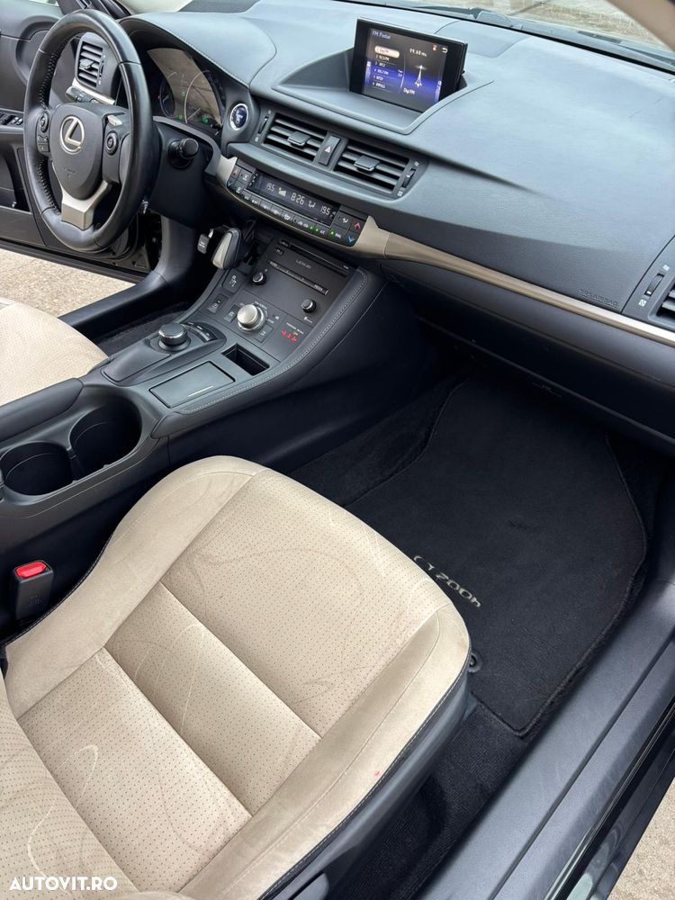 Lexus CT - 12
