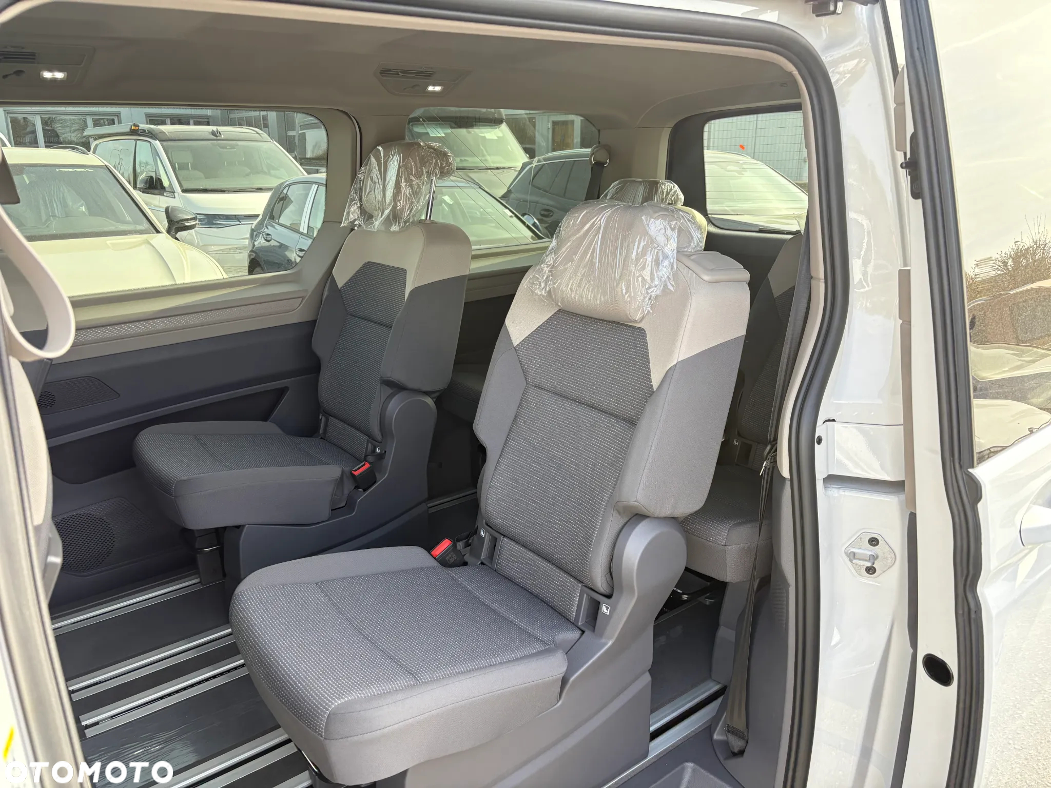 Volkswagen Multivan - 7