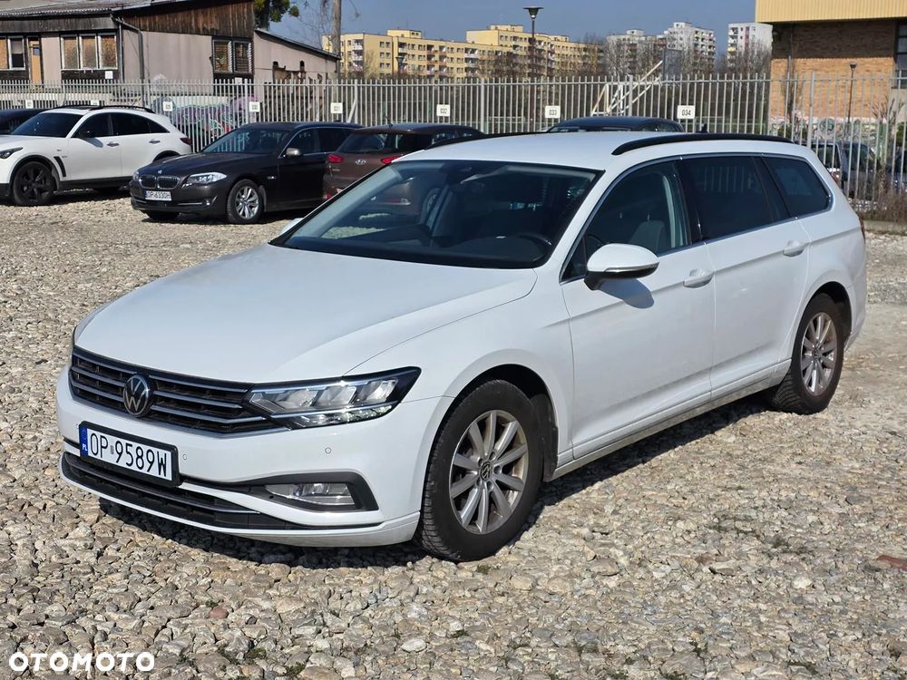 Volkswagen Passat Variant 2.0 TDI SCR DSG Business - 5