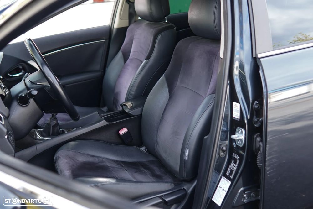 Toyota Avensis SW - 43