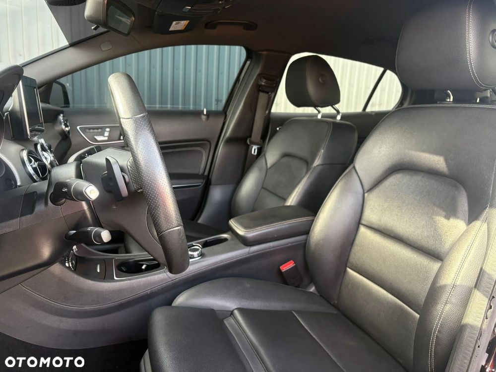 Mercedes-Benz GLA 250 4Matic 7G-DCT - 11