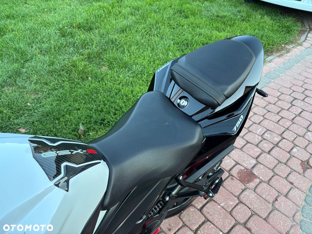 Suzuki GSX - 28