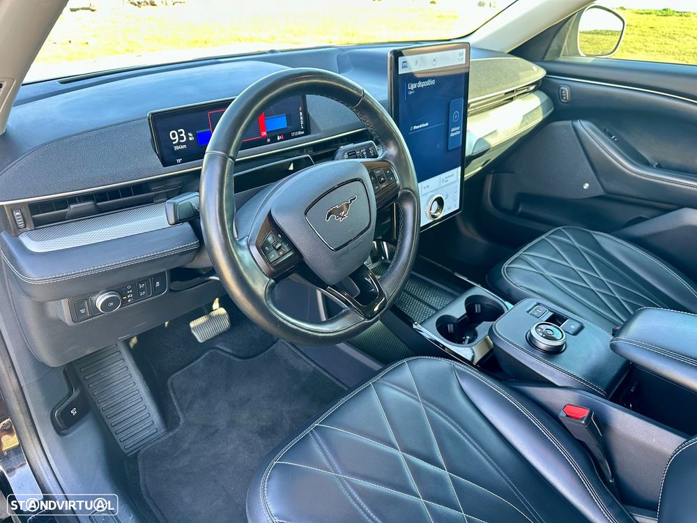 Ford Mustang Mach-E - 4
