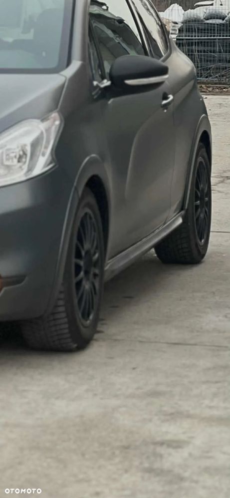 Peugeot 208 GTI 200 THP - 10