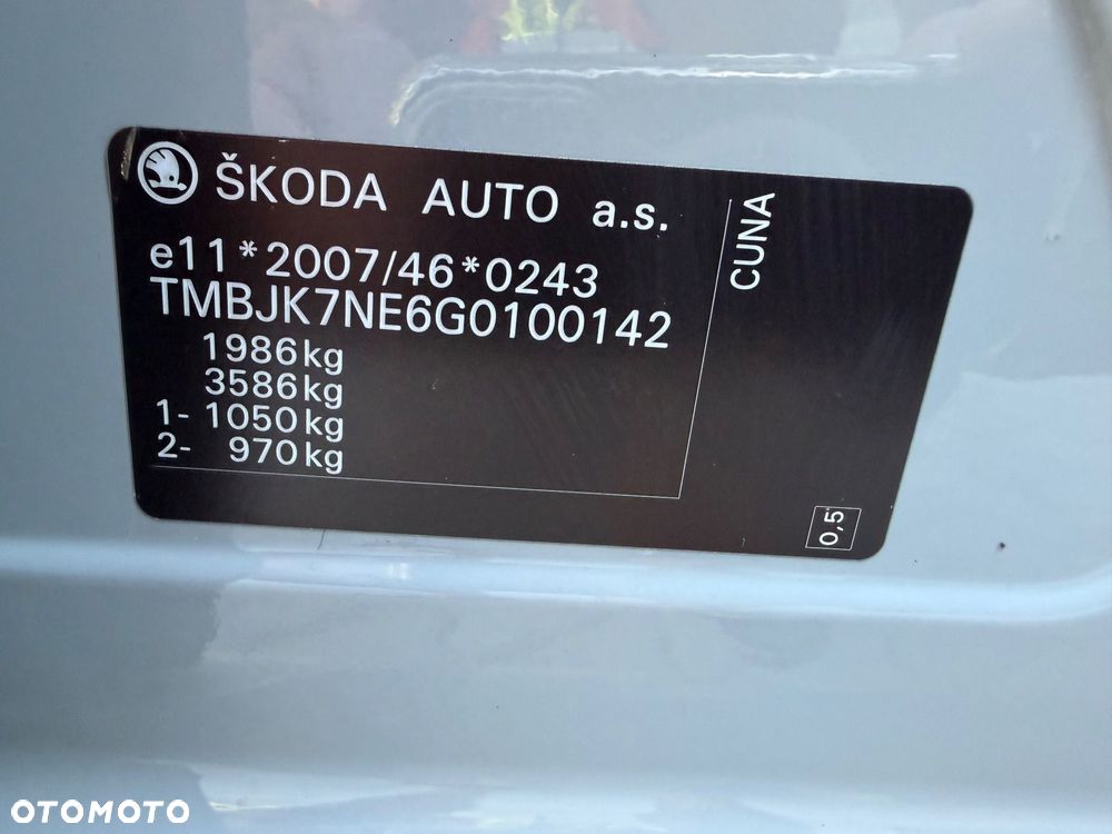 Skoda Octavia 2.0 TDI RS Challenge DSG - 35