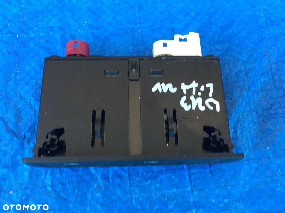 Mercedes W213 Lift Port USB Gniazdo Wejście A2478204002 - 2