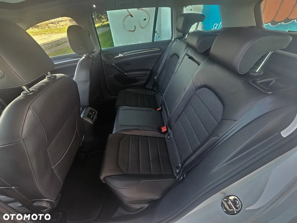 Volkswagen Golf 2.0 TDI Sound - 25
