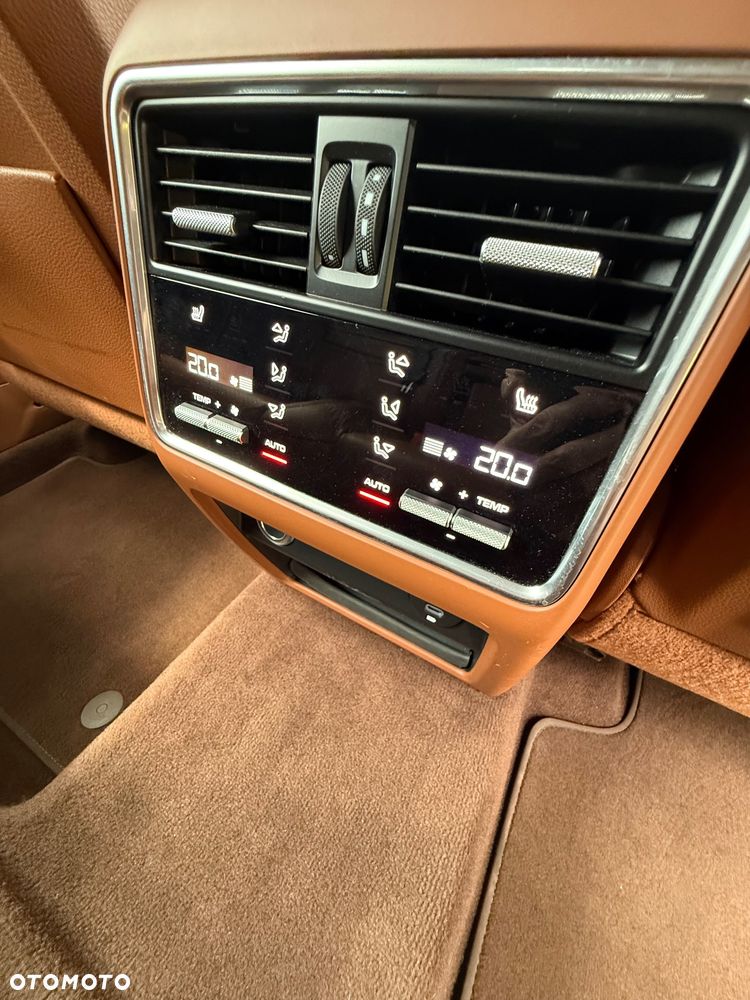 Porsche Cayenne - 30