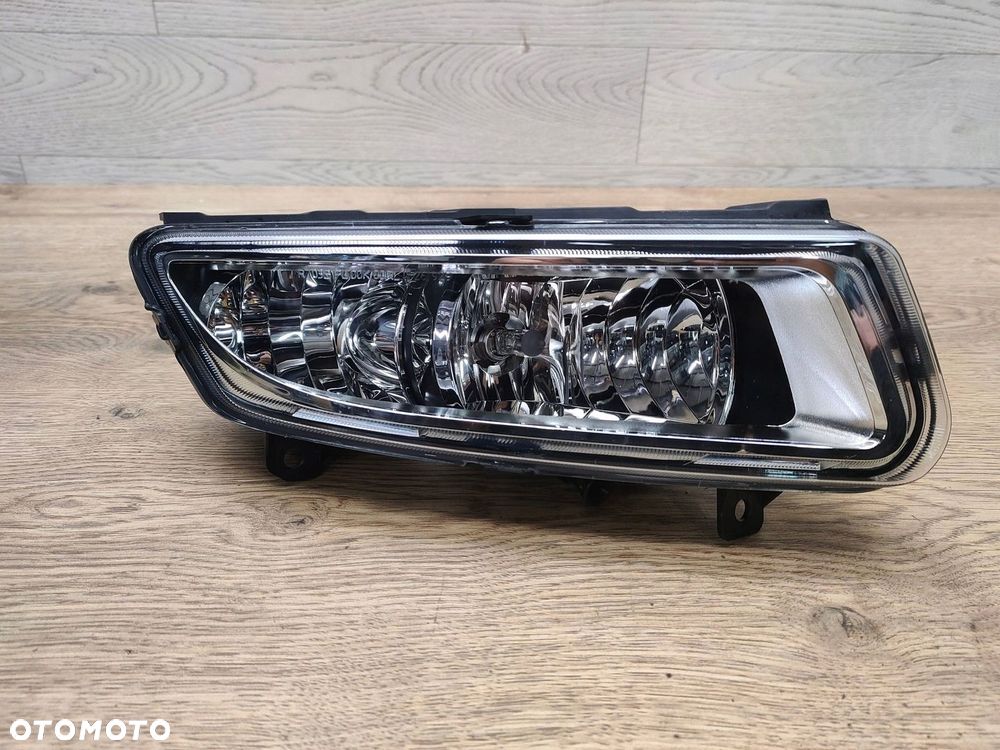 Volkswagen Polo V 6R 2013 Przód strona prawa Lampy przeciwmgielne - 1