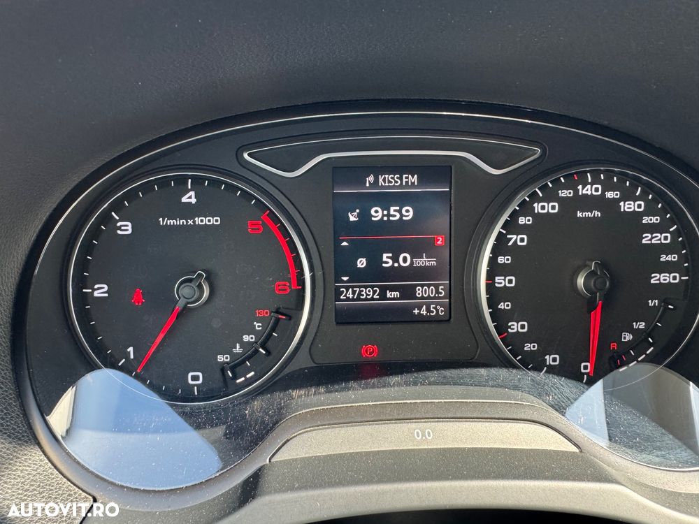 Audi A3 1.6 TDI S line Sportpaket - 4