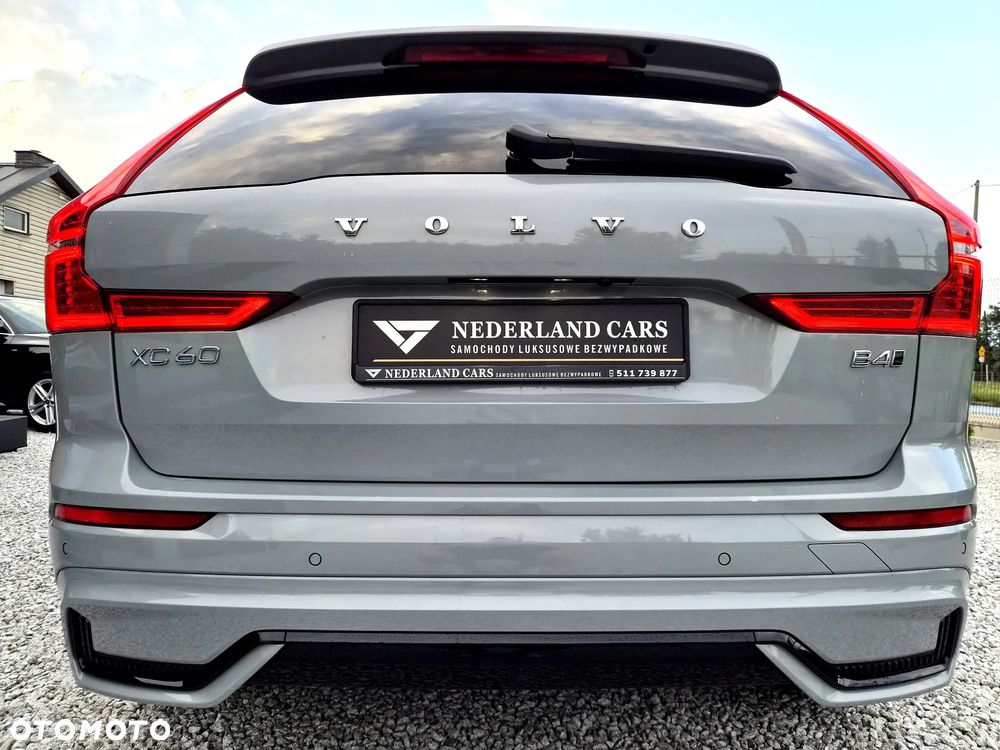 Volvo XC 60 B4 D AWD Plus Dark - 41