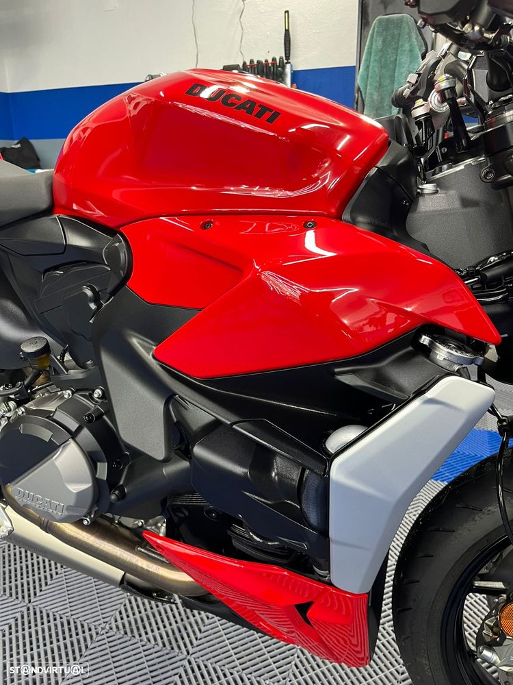 Ducati Streetfighter V2 - 4