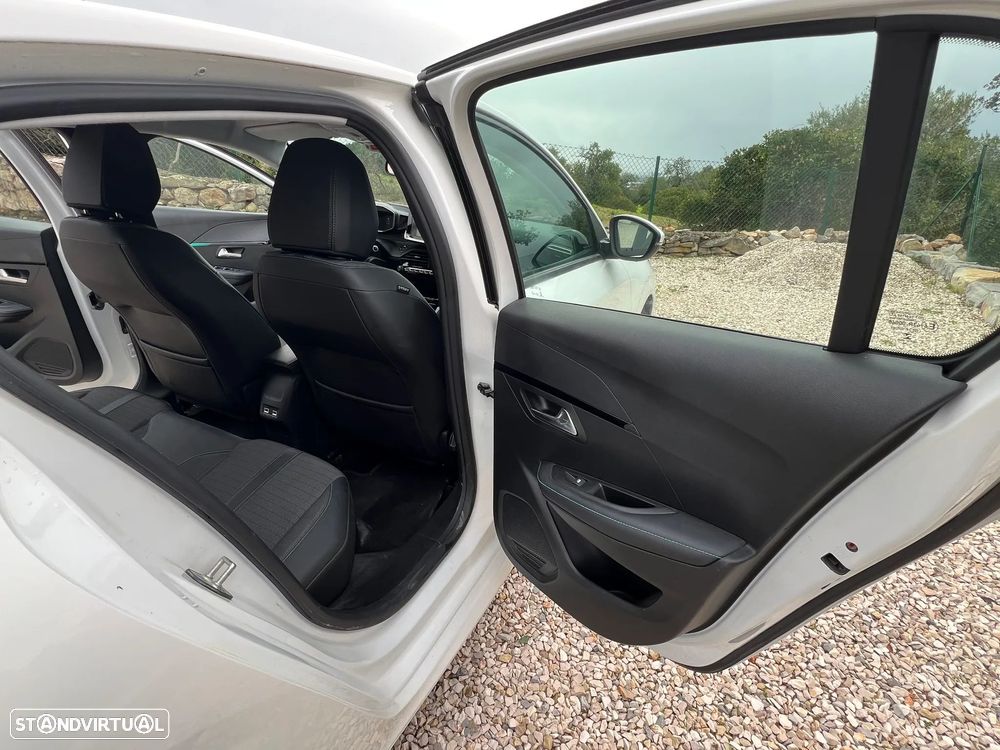 Peugeot 208 1.2 PureTech Allure EAT8 - 29