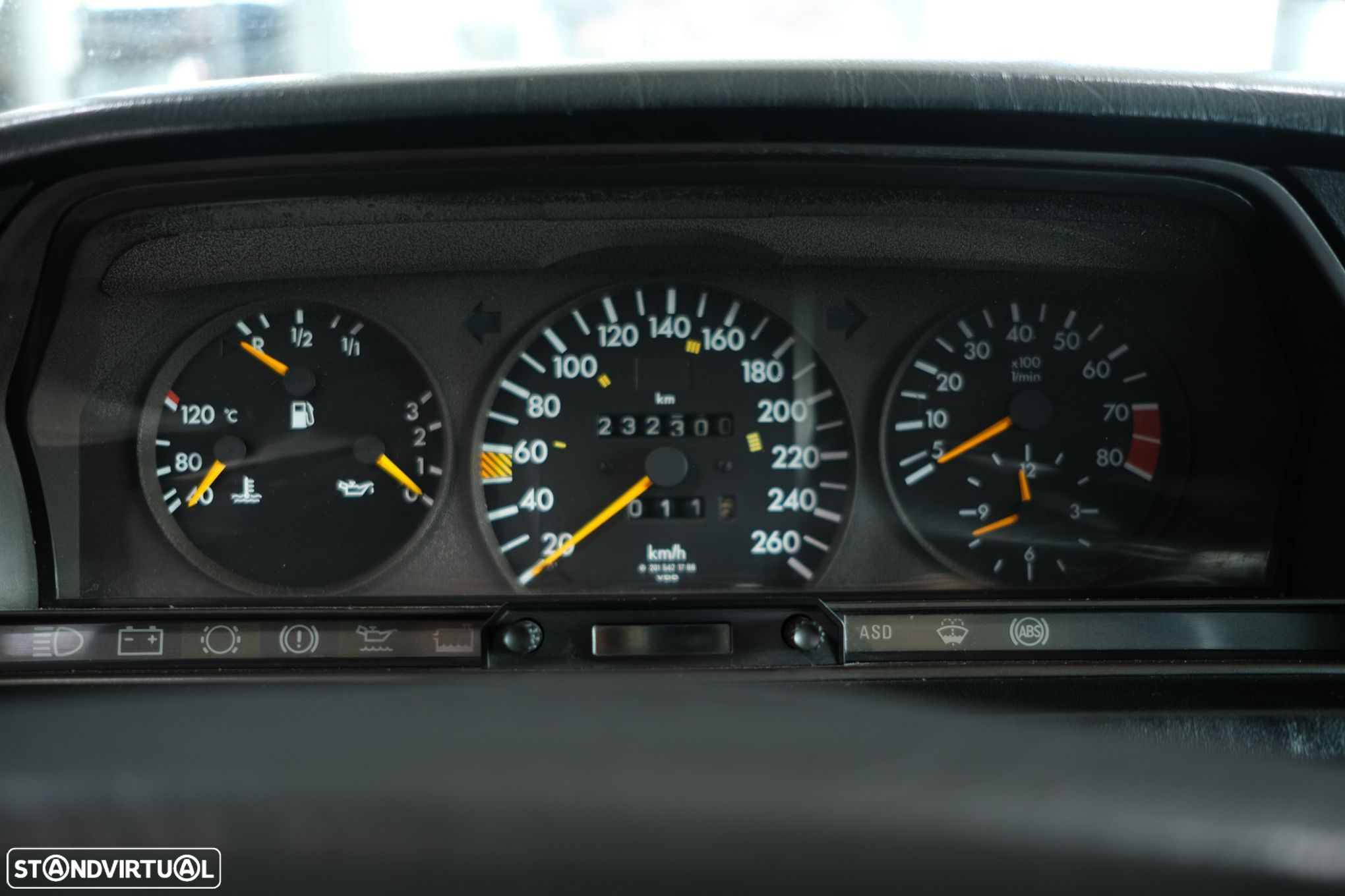Mercedes-Benz 190 E 2.5-16 - 13