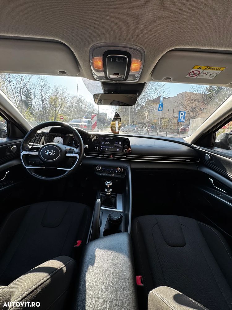 Hyundai Elantra 1.6 l 123 CP 6MT Highway - 11