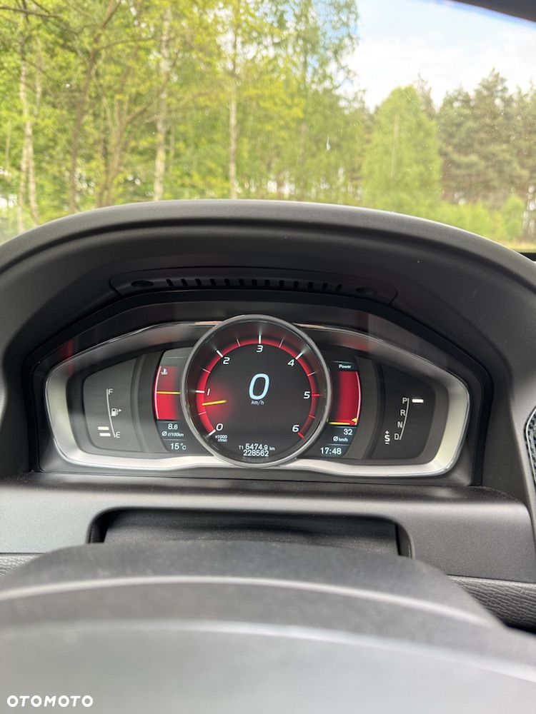 Volvo XC 60 D5 AWD Momentum - 10