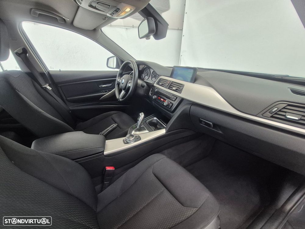 BMW 316 i Line Modern Auto - 24