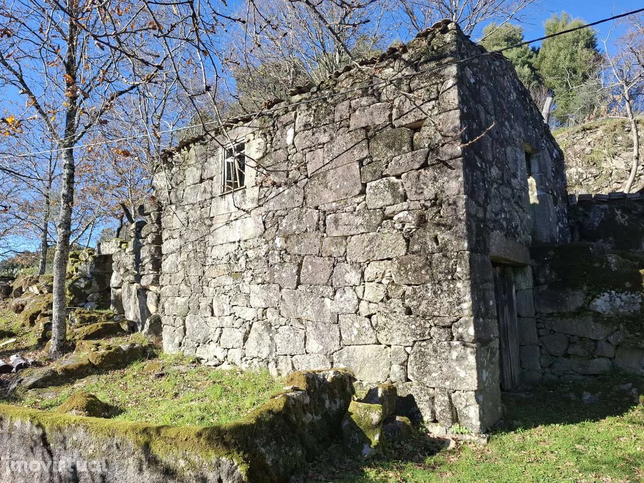 Casa em Pedra para Reconstrução – Uma Oportunidade Única no Paraíso do - Grande imagem: 2/24