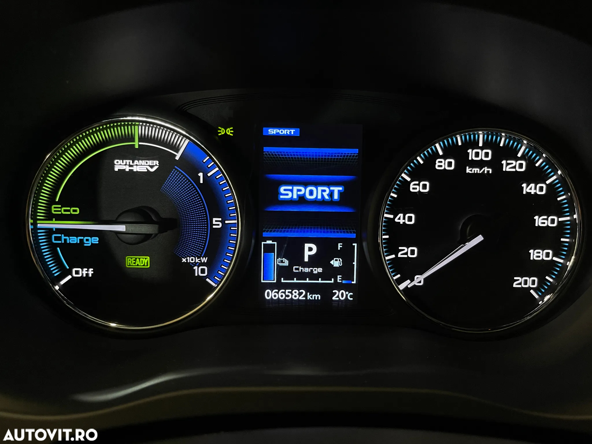 Mitsubishi Outlander 2.4 4WD Plug-In Hybrid Top - 32