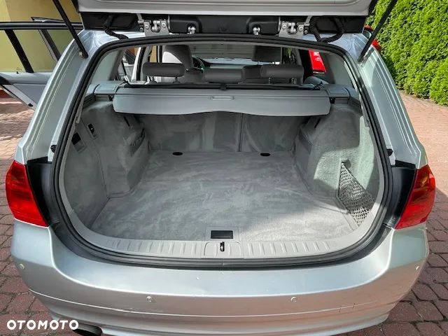 BMW Seria 3 318i - 11