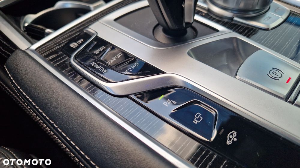 BMW Seria 7 730d xDrive mHEV - 19