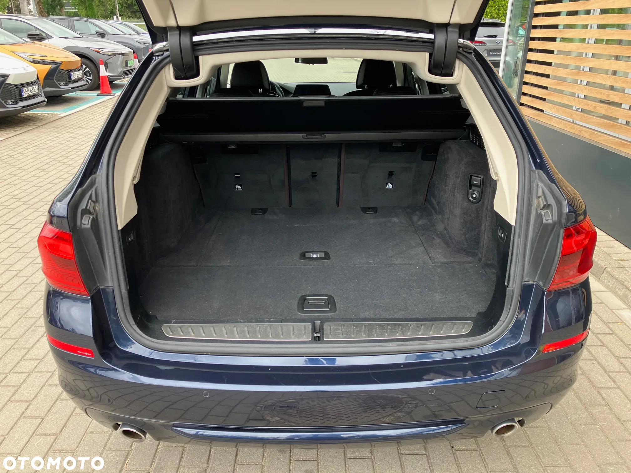 BMW Seria 5 520d xDrive Touring - 8
