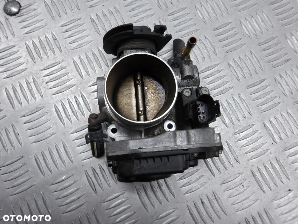 SKODA OCTAVIA I LIFT HB 2.0B PRZEPUSTNICA 06A133064 - 1