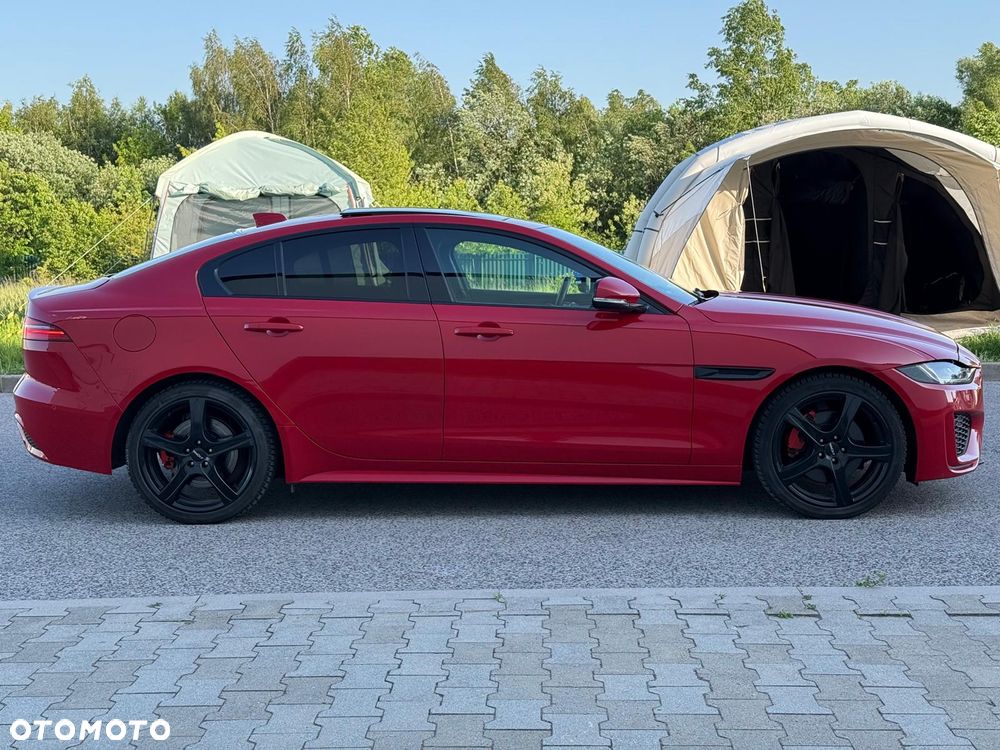 Jaguar XE 2.0 D180 R-Dynamic SE - 4