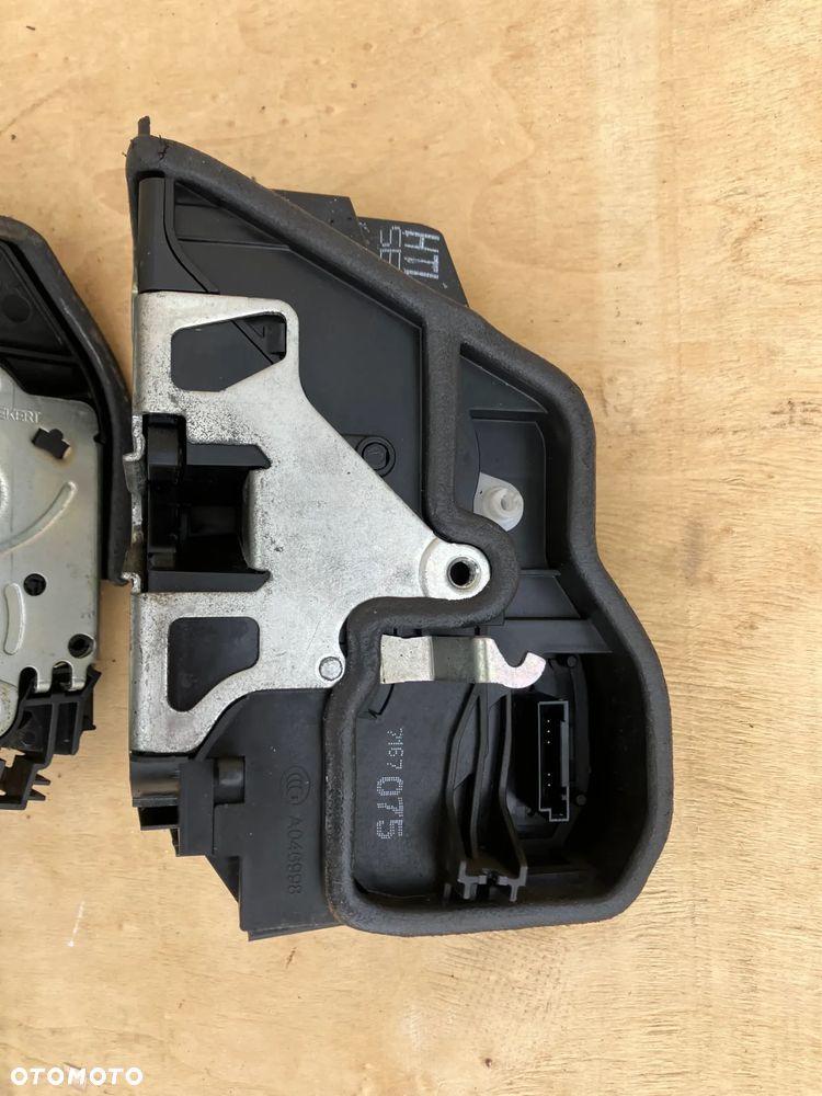 Zamek drzwi BMW E60 E61 E90 E91 E70 E92 E92 F01 F10 Lewy Prawy Przód Tył 7167071 7167074 7167075 7167076 - 8