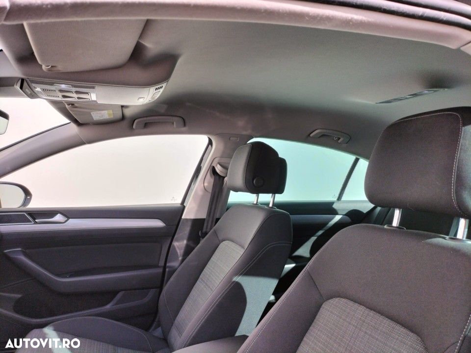 Volkswagen Passat - 11