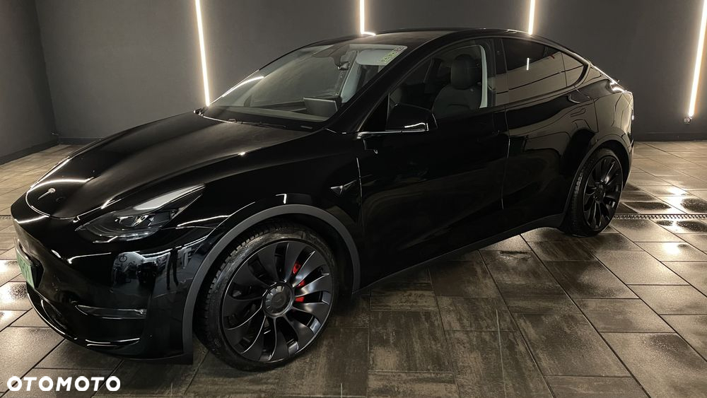 Tesla Y Performance AWD - 3