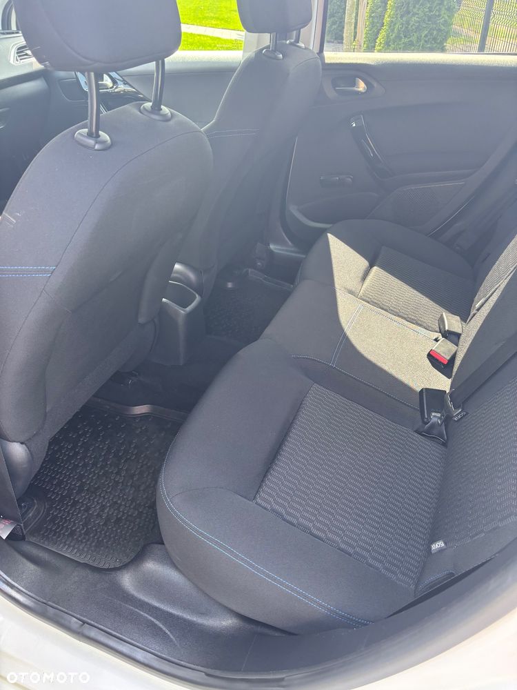 Peugeot 208 1.2 PureTech Style - 11