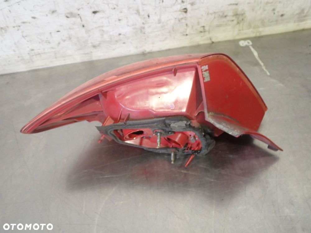 LAMPA PRAWA TYLNA MAZDA 3 1.6 - 3