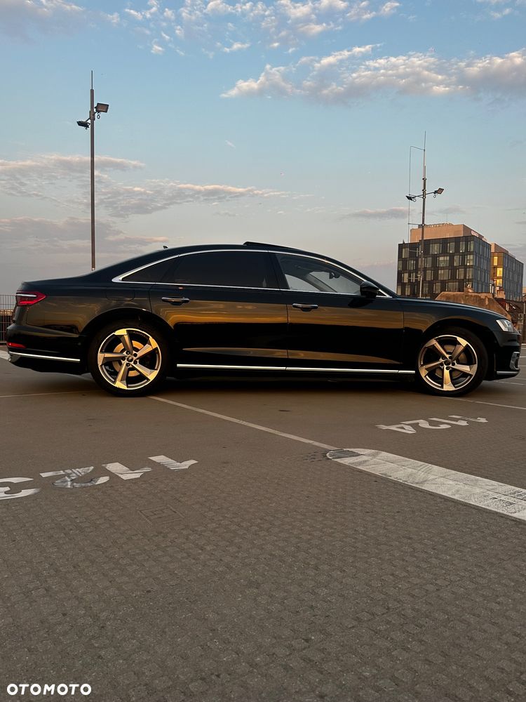 Audi A8 - 8
