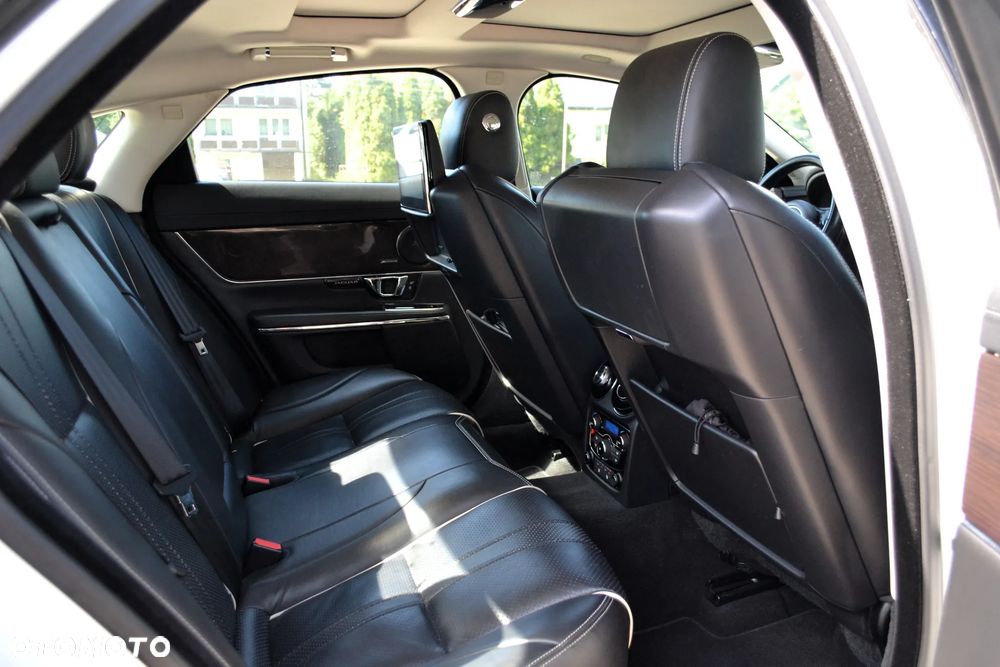 Jaguar XJ 3.0 D V6 Premium Luxury - 10