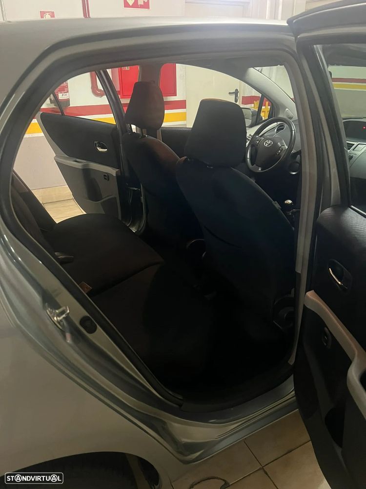 Toyota Yaris 1.0 VVT-i Sol VSC - 12