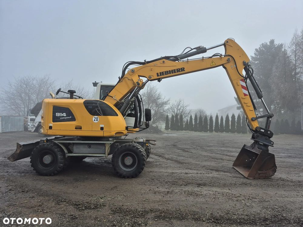 Liebherr A914 - 1